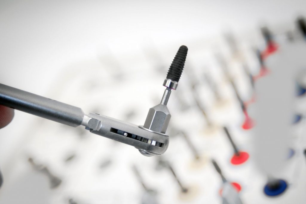 implant cylindrique intra-osseux